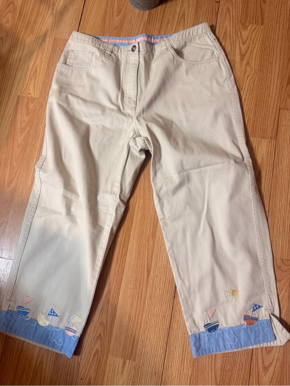 Vintage 2003 Christopher & Banks Khaki Capris Size 10 Embellished Sailboat Beach
